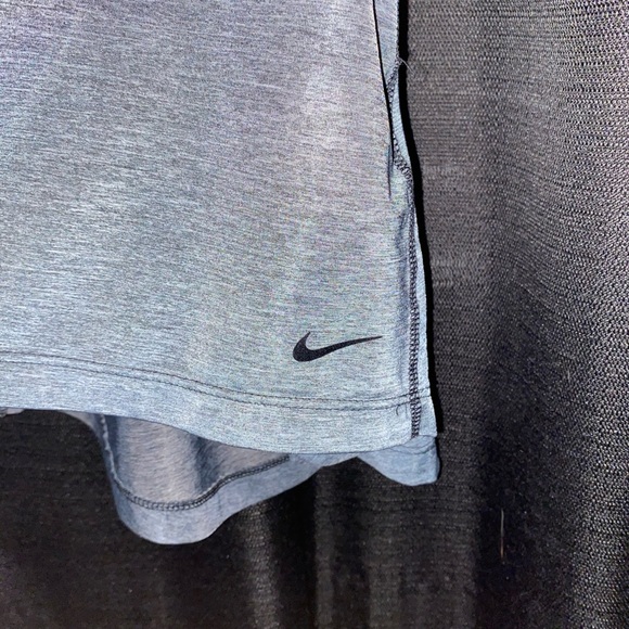 Top Nike - Picture 2 of 4